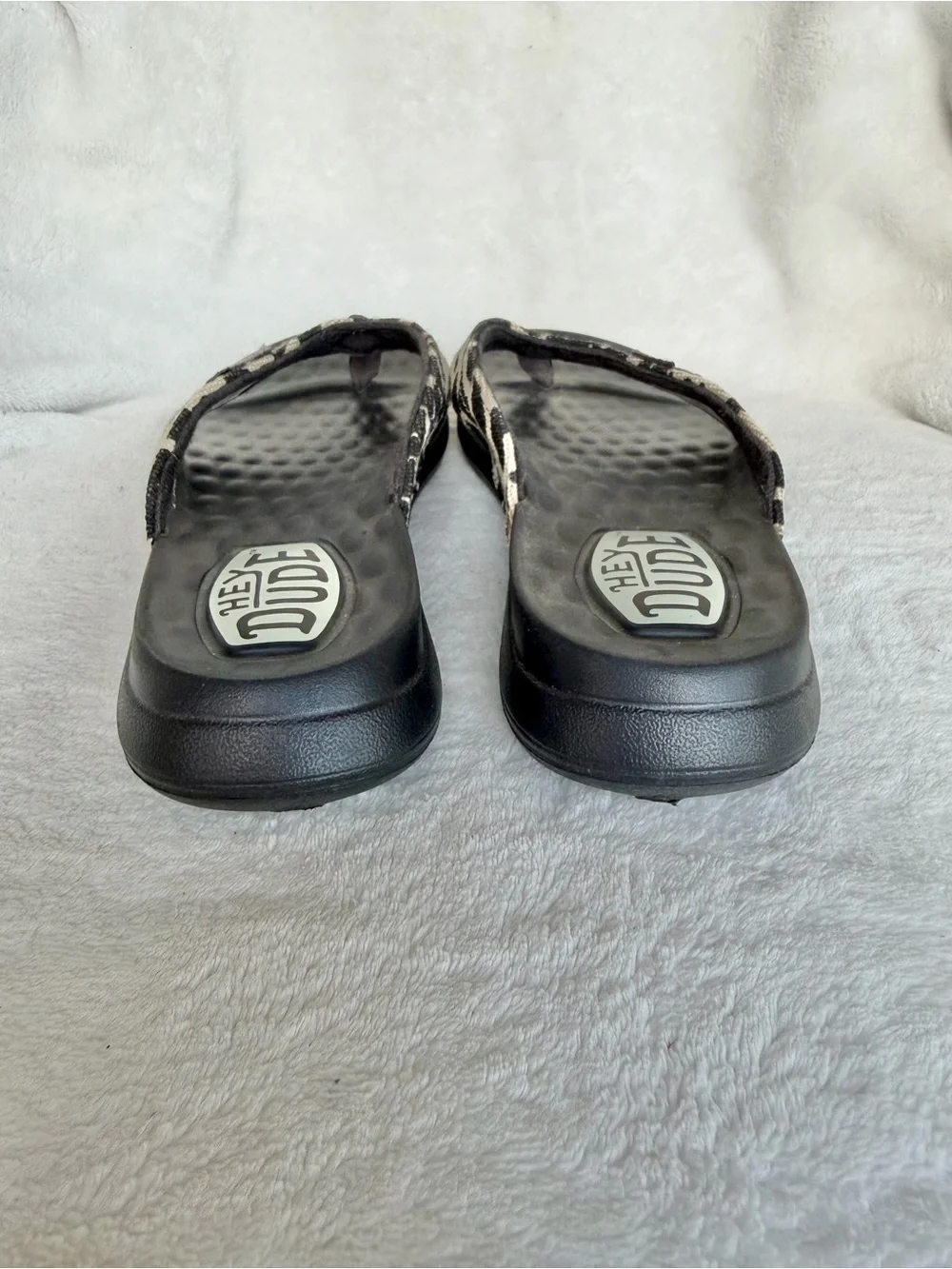 Hey Dude Women’s Black Footbed Leopard-Print Thong Sandals Size 6